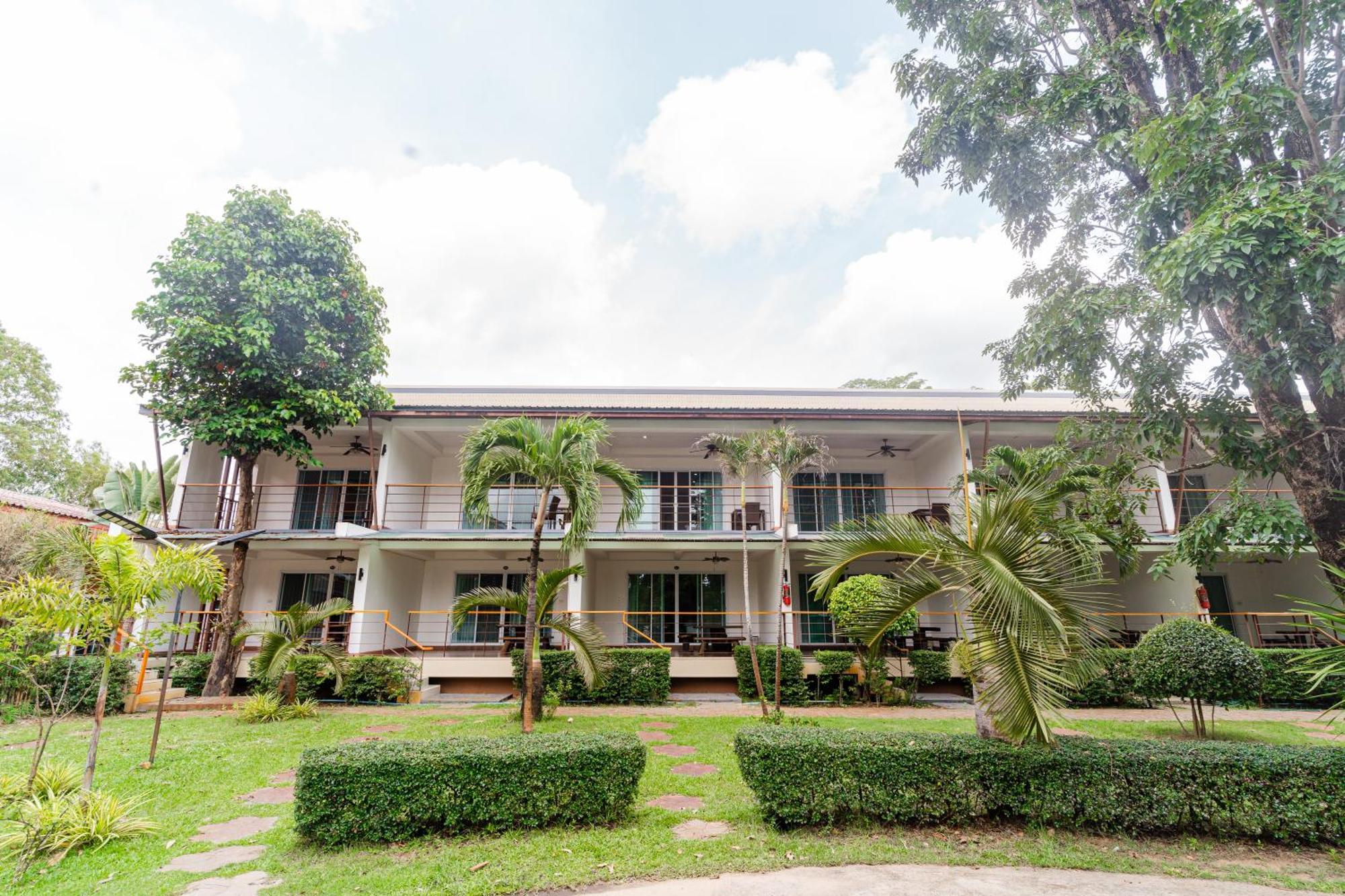 Baan Suan Khun Ta And Golf Resort Ubon Ratchathani Exterior foto