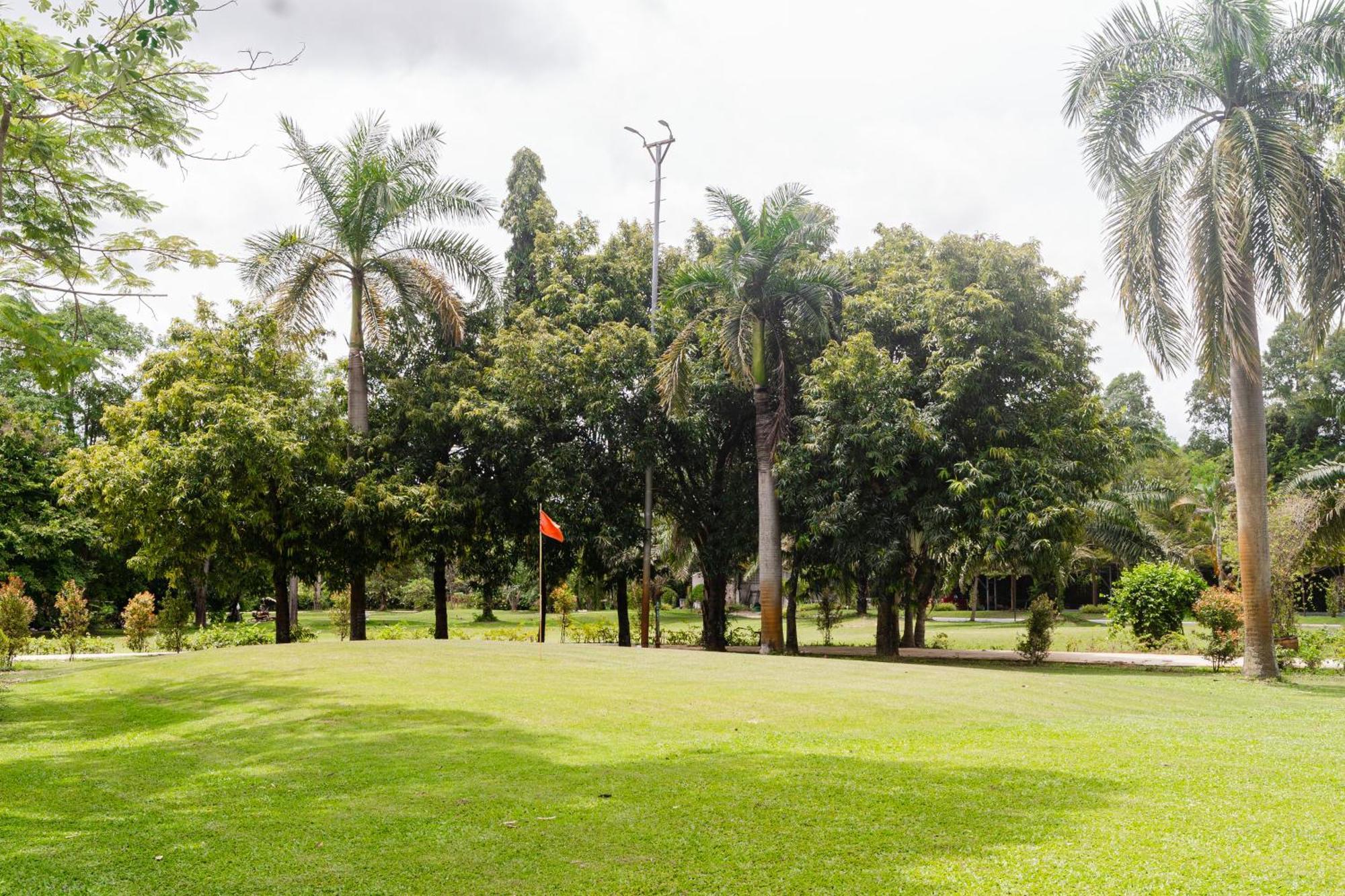 Baan Suan Khun Ta And Golf Resort Ubon Ratchathani Exterior foto